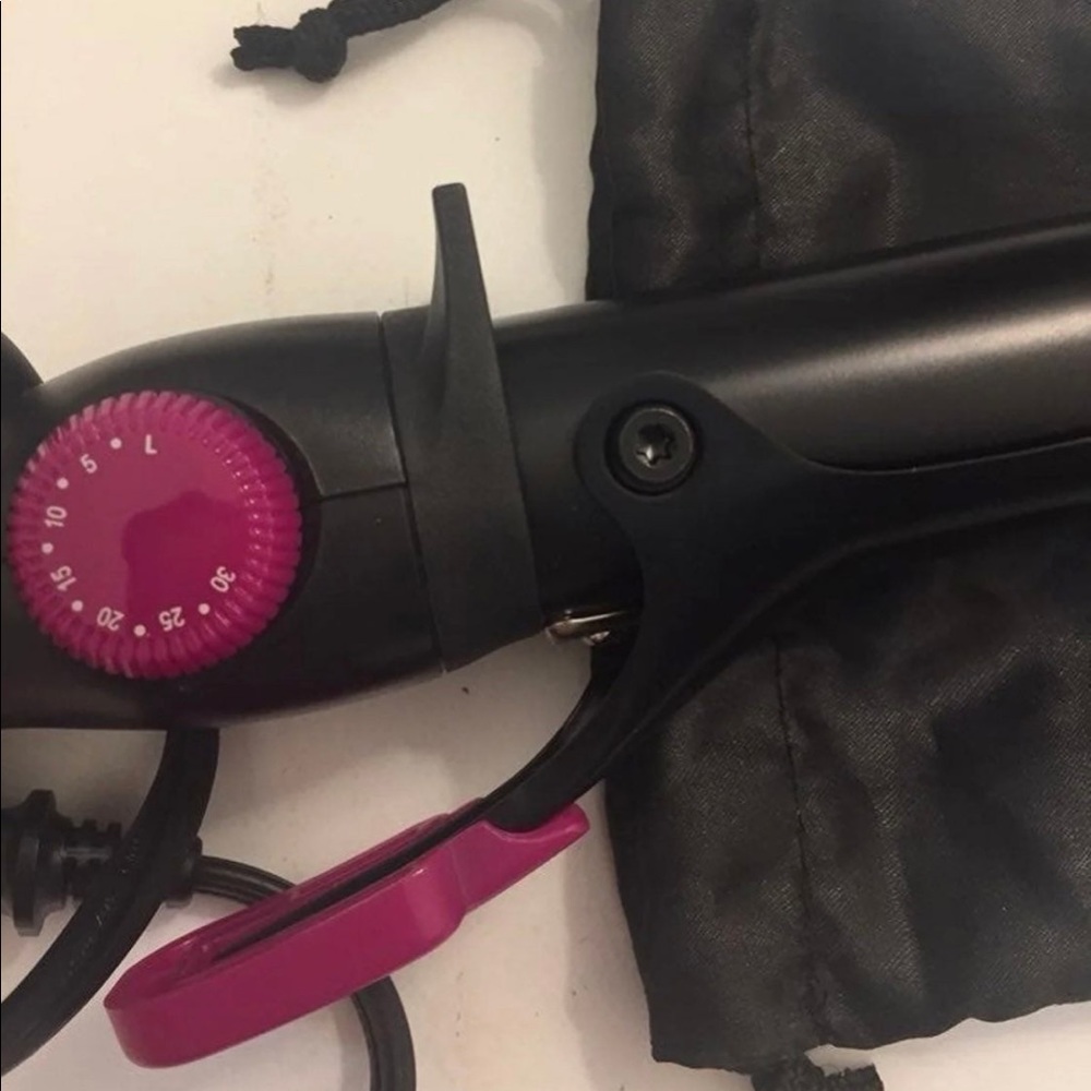 Black 1" Curling iron and hair clips